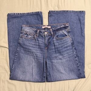 Joe's Jeans Low Rise Wide Leg in Classic Blue Wash, Size 27